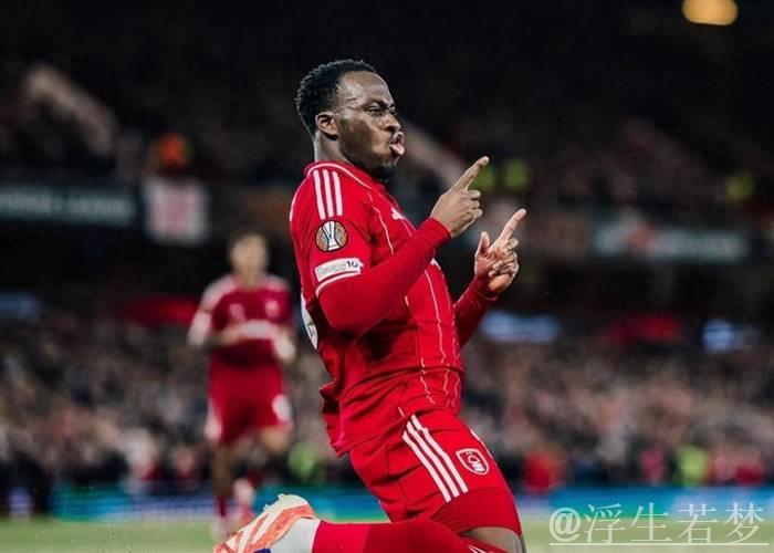 又一场3-0！英超54岁名帅力挽狂澜：7场4胜 带队双线狂奔