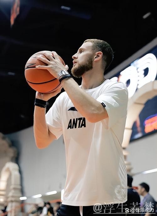 森林狼打出15-0高潮领先勇士10分,迪温琴佐突破上篮得分 森林狼打出15-0高潮领先勇士10分,迪温琴佐突破上篮得分